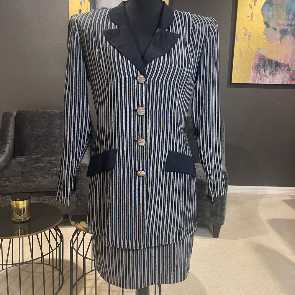 Trendy Striped two piece skirt suit